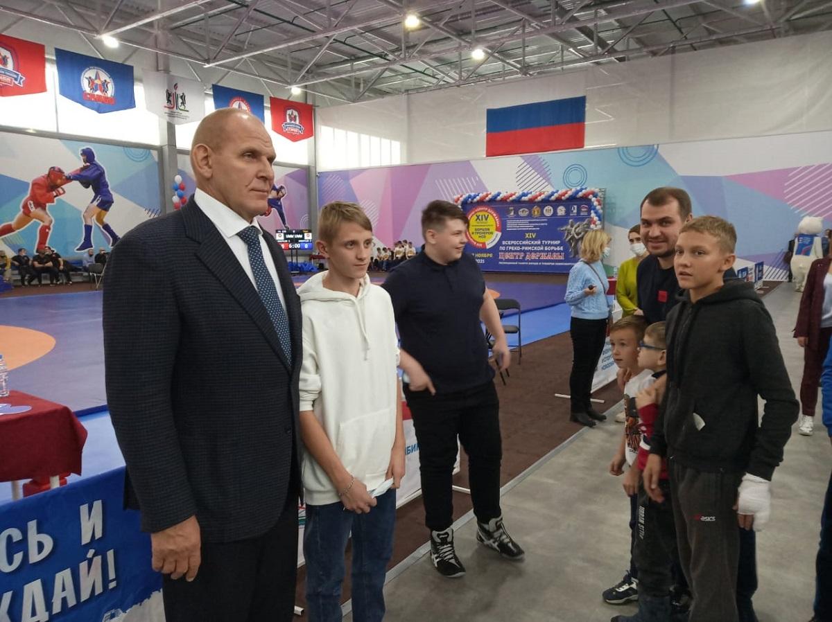 Фото Юные борцы греко-римского стиля приехали в Новосибирск на турнир «Центр державы» 2